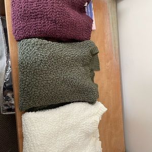 Lot of 3 Zenana brand popcorn sweaters. Eggplant, Cream, Hunter Green. Sz large